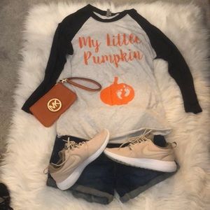 Maternity top with pumpkin footprints